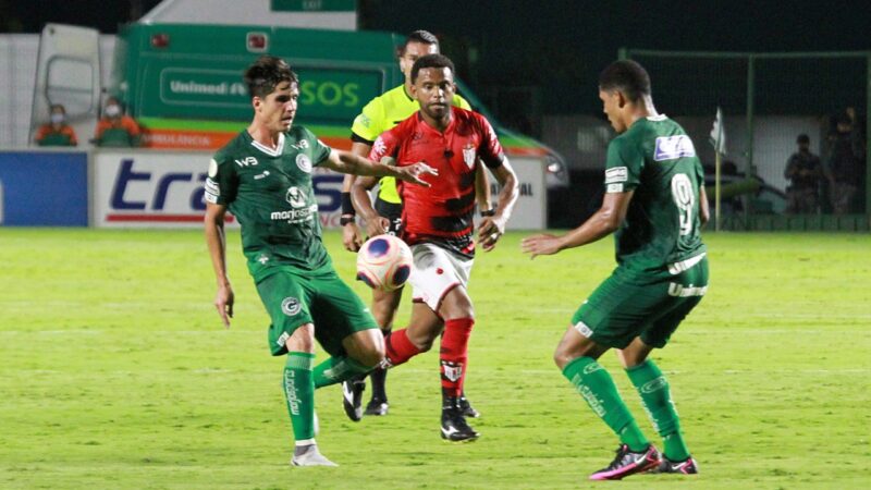 Em clássico quente, Atlético vence e garante a primeira colocação.